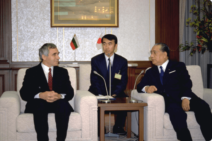画像:ブルガリアのジェレフ大統領と会見(1990年・東京)